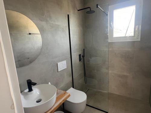 2 bedrooms, 3 beds