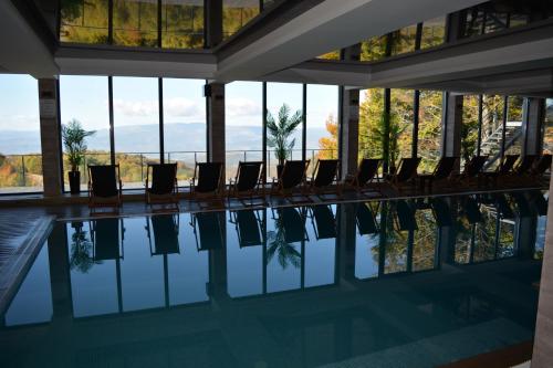 Apartment with Mountain View