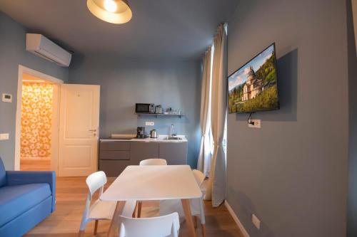 Family Room image 10