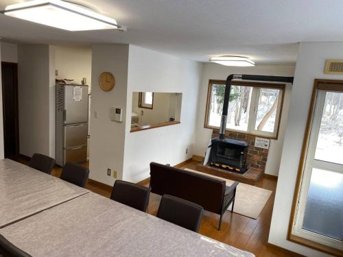 Midway Makkari House