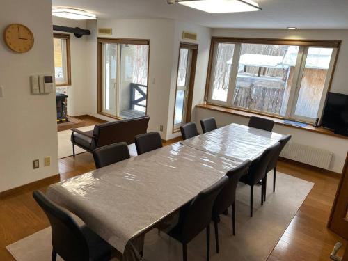 Midway Makkari House