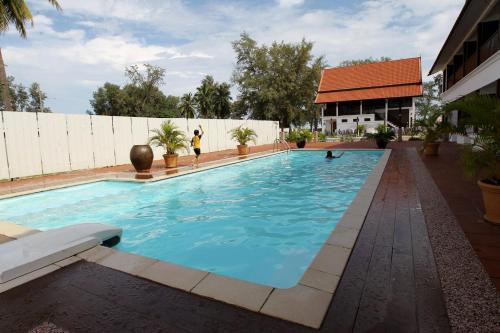 Úszómedence, The Manor Beach Resort in Kampung Raja (Terengganu)
