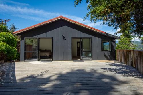 Balcony/terrace, City Convenience & Rural Views in Nelson City in Washington Valley