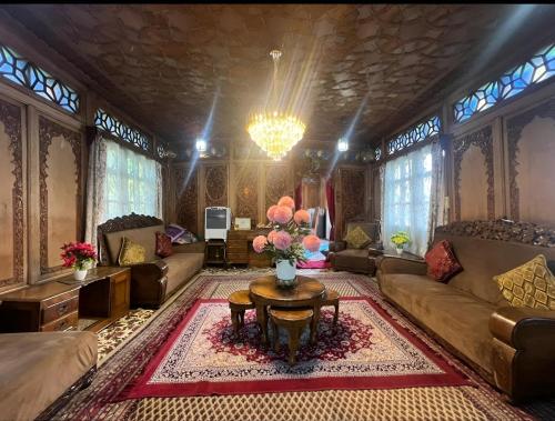 Dilnaaz group of houseboats in ศรีนาคา