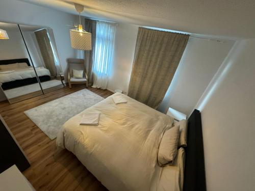 Three-Bedroom Apartment image 9