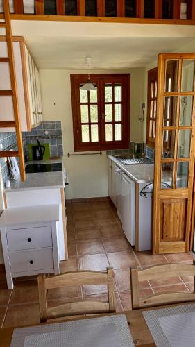 Villa OCHRA - schoner Balkon mit Meerblick in Koroni