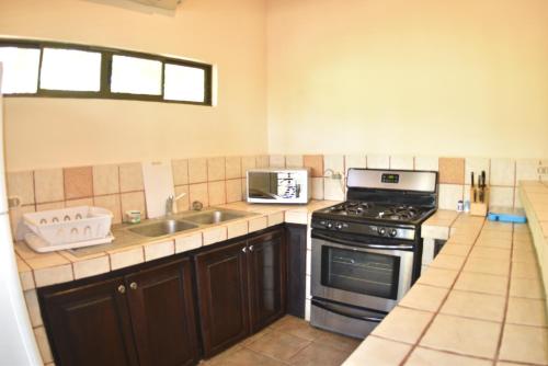 Kitchen, Casa Aura: Beachfront Premium Hostel in Tamarindo