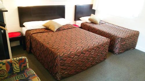 1 double bed, 1 twin bed