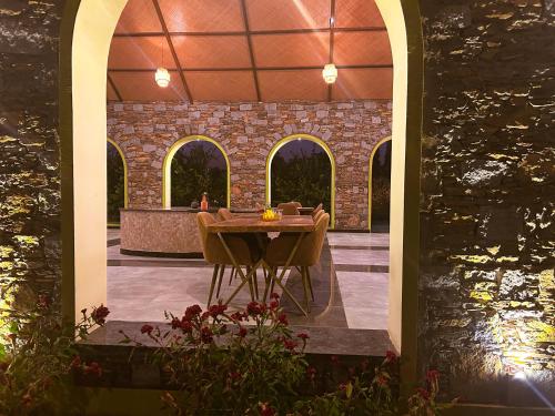Iekārtas, Jawai's Wildness Lodge in Varaval
