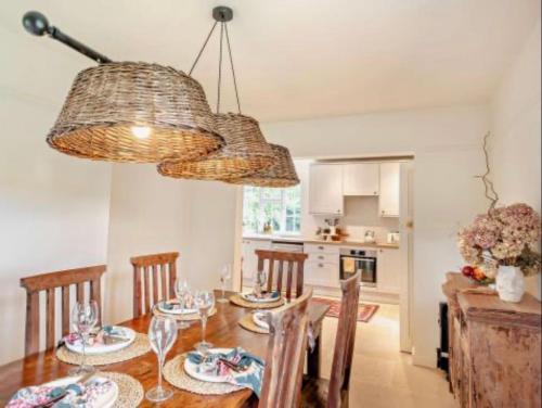 Charming 2-bed countryside retreat with fireplace and walks in Stoke Rochford