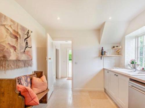 Charming 2-bed countryside retreat with fireplace and walks in Stoke Rochford