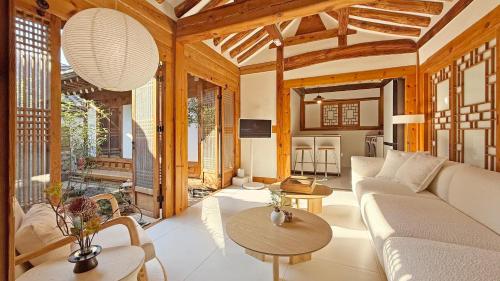 Hanok J'Nor