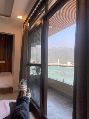 A környék, Maayaa inn in Chauda Bigha