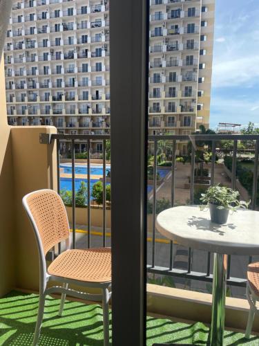 Condo near Airport, CCLEX Pool View Balcony Condo near Airport, CCLEX Pool View Balcony