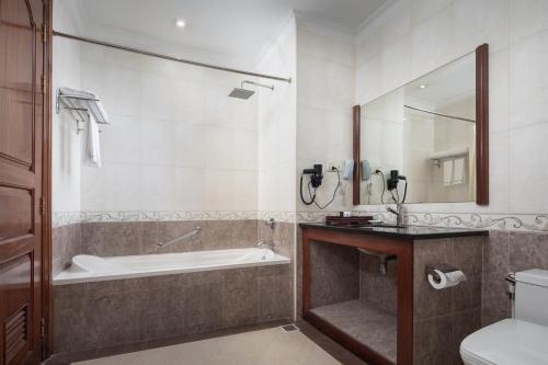 room detail thumbnail 2