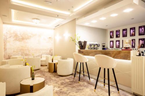 625662580 Tresor Le Palais Timisoara, Curio Collection by Hilton