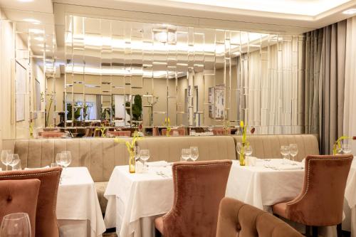 625662596 Tresor Le Palais Timisoara, Curio Collection by Hilton