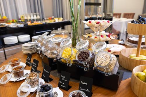 625662712 Tresor Le Palais Timisoara, Curio Collection by Hilton