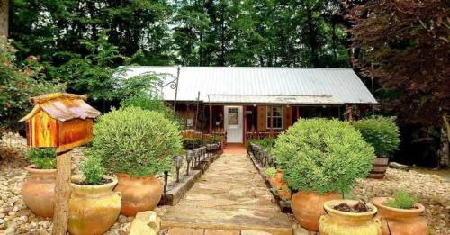 Enchanted Cottage - 1 Bedrooms 1 Baths Sleeps 2 cabin - image 12