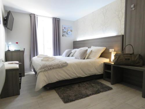 Hotel Le Saint Patrice in Bayeux City Center
