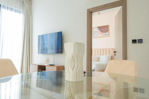 New Gateway to Luxe Living 15Mins to Barasti Beach - image 14