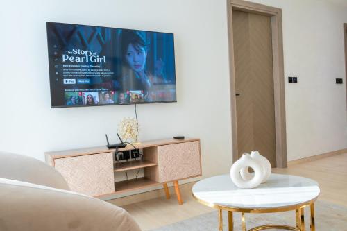 New Gateway to Luxe Living 15Mins to Barasti Beach - image 11