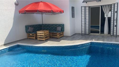Peldbaseins, Villa Standing Duplex Bassam Modeste in Grand-Bassam
