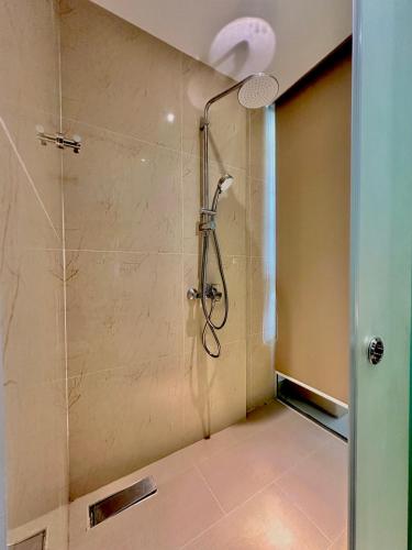 Deluxe Double or Twin Room image 8
