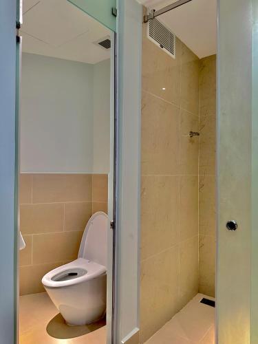 Deluxe Double or Twin Room image 9