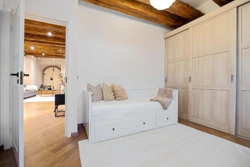 Modern charm in old town, Tallinn (photo 10)