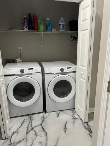 Luxe Central Suburban Retreat Luxe Central Suburban Retreat