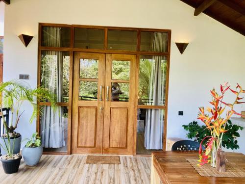 Deluxe Double Room with Balcony image 9