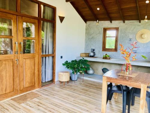 Deluxe Double Room with Balcony image 8
