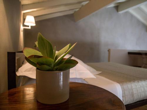 Tale Restaurant & Suite Talè Restaurant & Suite is a popular choice amongst travelers in Piedimonte Etneo, whether exploring or just passing through. The property offers a wide range of amenities and perks to ensure you hav