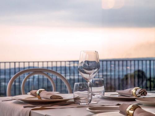 Tale Restaurant & Suite