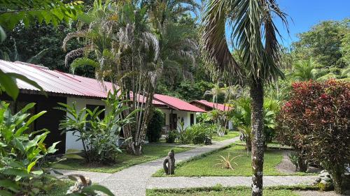 Hotel Suizo Loco Lodge & Resort – Cahuita, CA