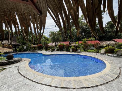 Hotel Suizo Loco Lodge & Resort – Cahuita, CA