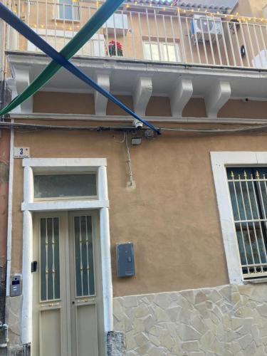 Casa d'amici, Katánie