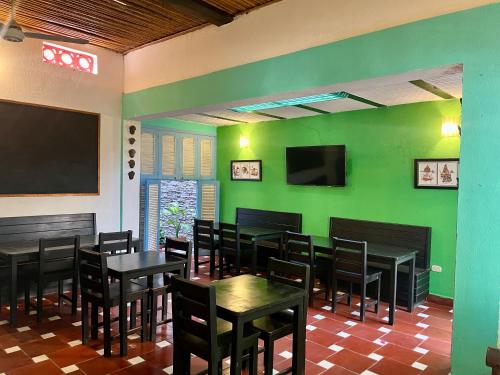 Restaurant, Sana Mar Hostel & Eco-Cafe in Santa Marta
