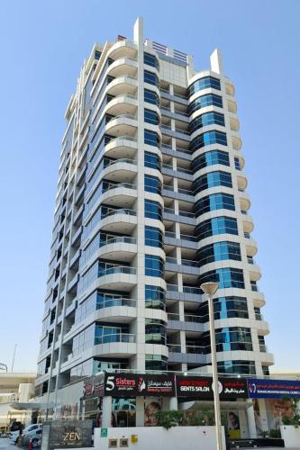 Bedroom with attach bath and balcony in Marina Dubai, Dubaj (zdjęcie 9)