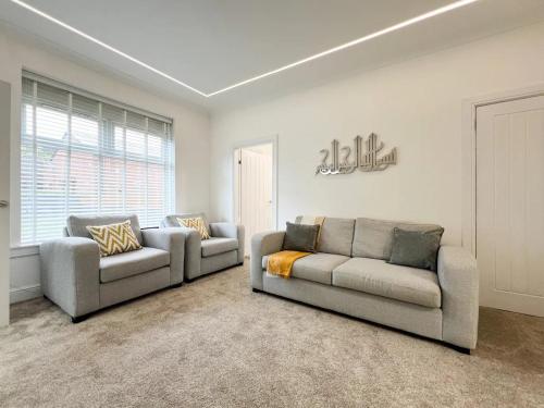 Spectacular Modern Glasgow Home Luxury King Bed, Glasgow (photo 10)