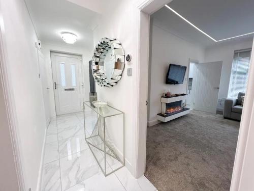 Spectacular Modern Glasgow Home Luxury King Bed, Glasgow (photo 5)