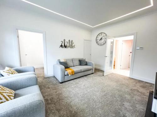 Spectacular Modern Glasgow Home Luxury King Bed, Glasgow (photo 4)