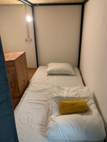 Single Bed in 10-Bed Dormitory Room image 6