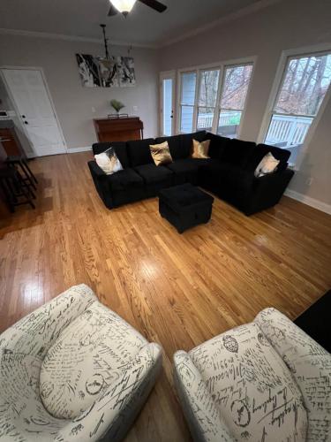 Spacious Gorgeous 3bd home with large deck Close to EVERYTHING in Browns Mill Park