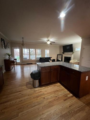 Spacious Gorgeous 3bd home with large deck Close to EVERYTHING in Browns Mill Park