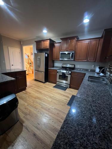 Spacious Gorgeous 3bd home with large deck Close to EVERYTHING in Browns Mill Park