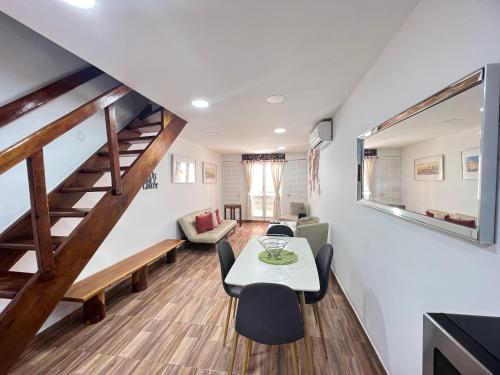 Hermoso duplex en la ciudad amurallada! A218 - image 2