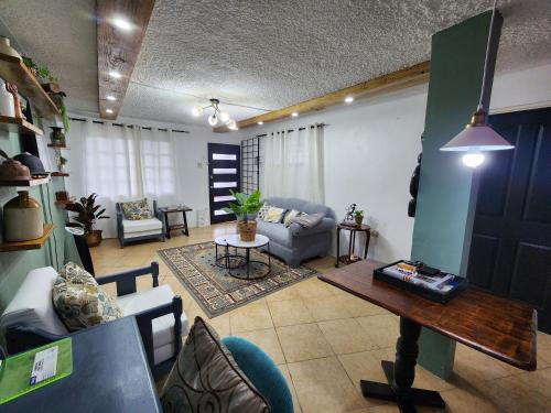 Instalaciones, The Stone Haven House in Mandeville