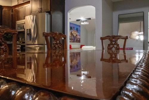 Heated Salt Pool, BBQ, Movie Projector, Stereo, Billiards Table, Arcade Game, Darts - Stone Sanctuary NW at Childrens Memorial Park, Pool Heat Optional, Las Vegas (foto 8)